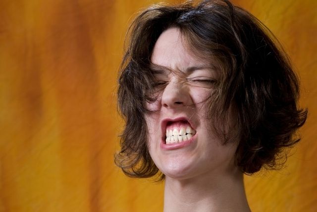 重度歯周病・ひどい歯瘻膿漏の原因と治療法｜香川県高松市の咬み合わせ専門　吉本歯科医院