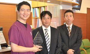 インプラントメーカー　ＢＩＯＭＥＴ ３ｉ グローバル本社よりトロフィー頂きました