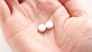 痛み止めの薬を飲んで歯の痛みをしのいでいる危険性