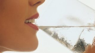 朝起きてすぐの口の中には  バイ菌だらけ、です。